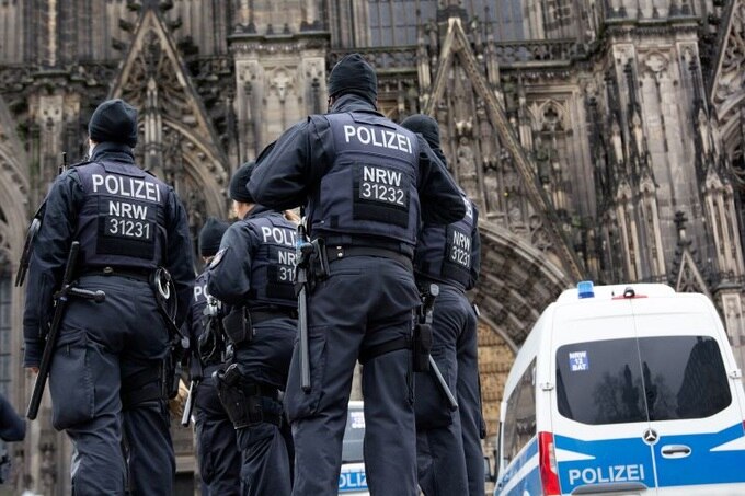 Police are seen at the entrance of Cologne Cathedral, restricting tourists from entering Dec 31, 2023 (NurPhoto-Getty).jpg