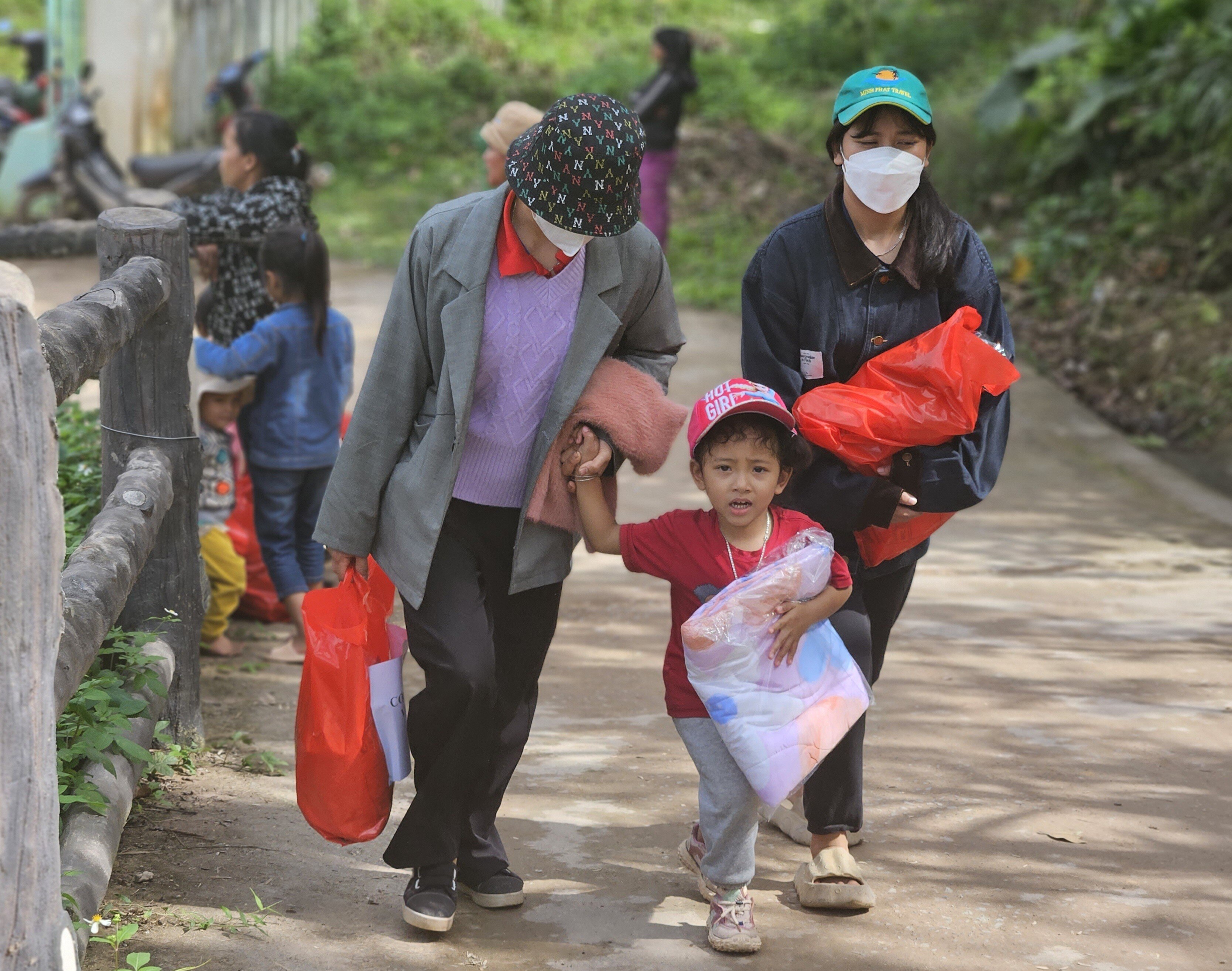Sự kiện - Mang Tết sớm cho học sinh nghèo nơi rẻo cao của tỉnh Quảng Nam (Hình 6).