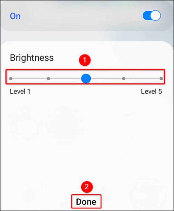 Thanh trượt "Brightness" cho phép bạn tăng hoặc giảm độ sáng của đèn pin.