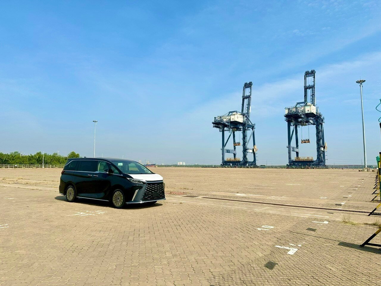 Cảnh đìu hiu tại cảng tiếp nhận xe nhập khẩu lớn nhất TP.HCM- Ảnh 2.