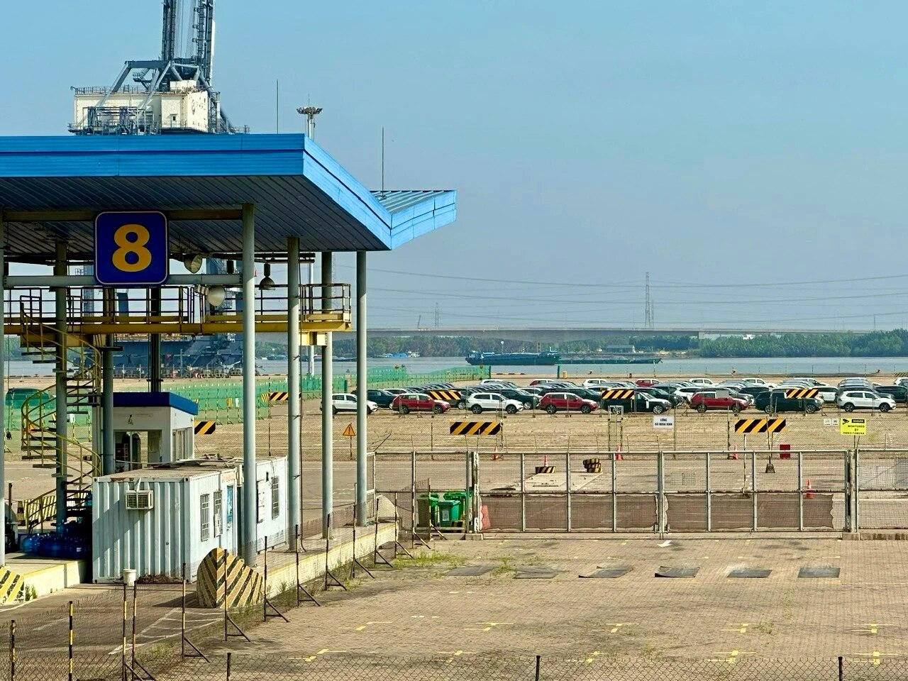 Cảnh đìu hiu tại cảng tiếp nhận xe nhập khẩu lớn nhất TP.HCM- Ảnh 3.