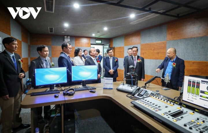 Lãnh đạo Lào mong muốn VOV tiếp tục hỗ trợ phát triển lĩnh vực phát thanh - 13