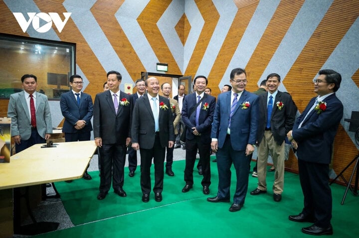 Lãnh đạo Lào mong muốn VOV tiếp tục hỗ trợ phát triển lĩnh vực phát thanh - 12