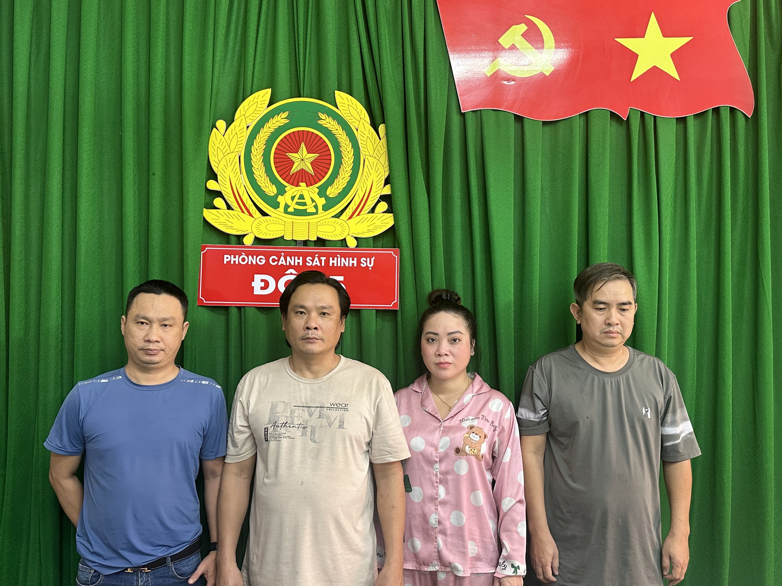 Criminal Police Raided A Restaurant In District 5 That Had 40 Waitresses Selling Sex Vietnamvn 8971