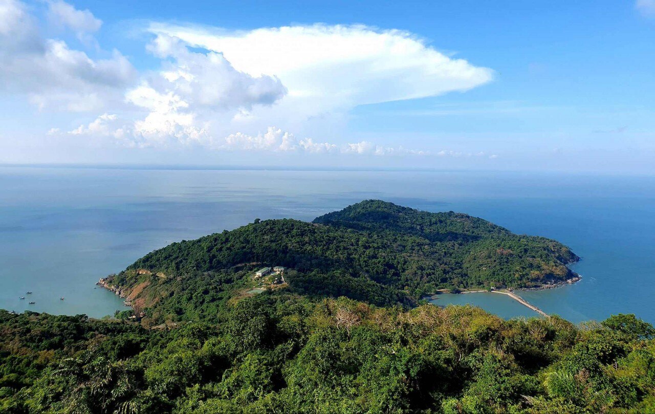 Жемчужный остров посреди моря Дат Муи - Vietnam.vn