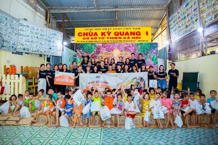 Gcoop Việt Nam thăm và tặng quà cho trẻ em mồ côi và khuyết tật tại chùa Kỳ Quang 2.