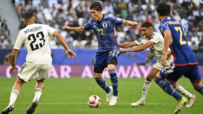 Tomiyasu thi đấu cho Nhật Bản trong trận thua Iraq 1-2 hôm 19/1. Ảnh: Arsenal.com