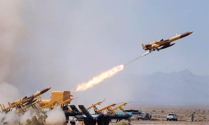 Iran rehearses using UAVs to intercept aerial targets - Vietnam.vn