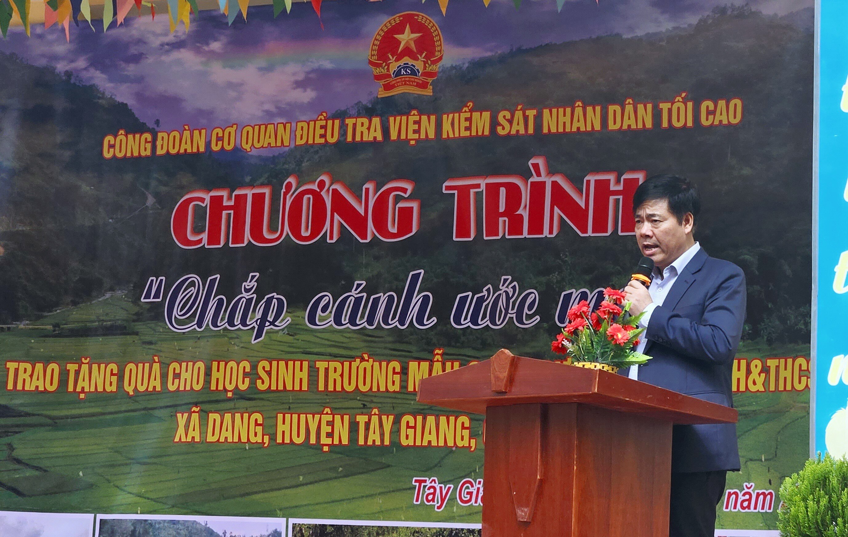 Sự kiện - Mang Tết sớm cho học sinh nghèo nơi rẻo cao của tỉnh Quảng Nam