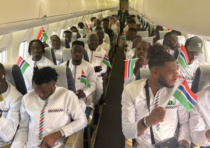 Máy bay chở tuyển Gambia gặp sự cố hôm 10/1 sau khi rời sân bay Banjul. Ảnh: Instagram