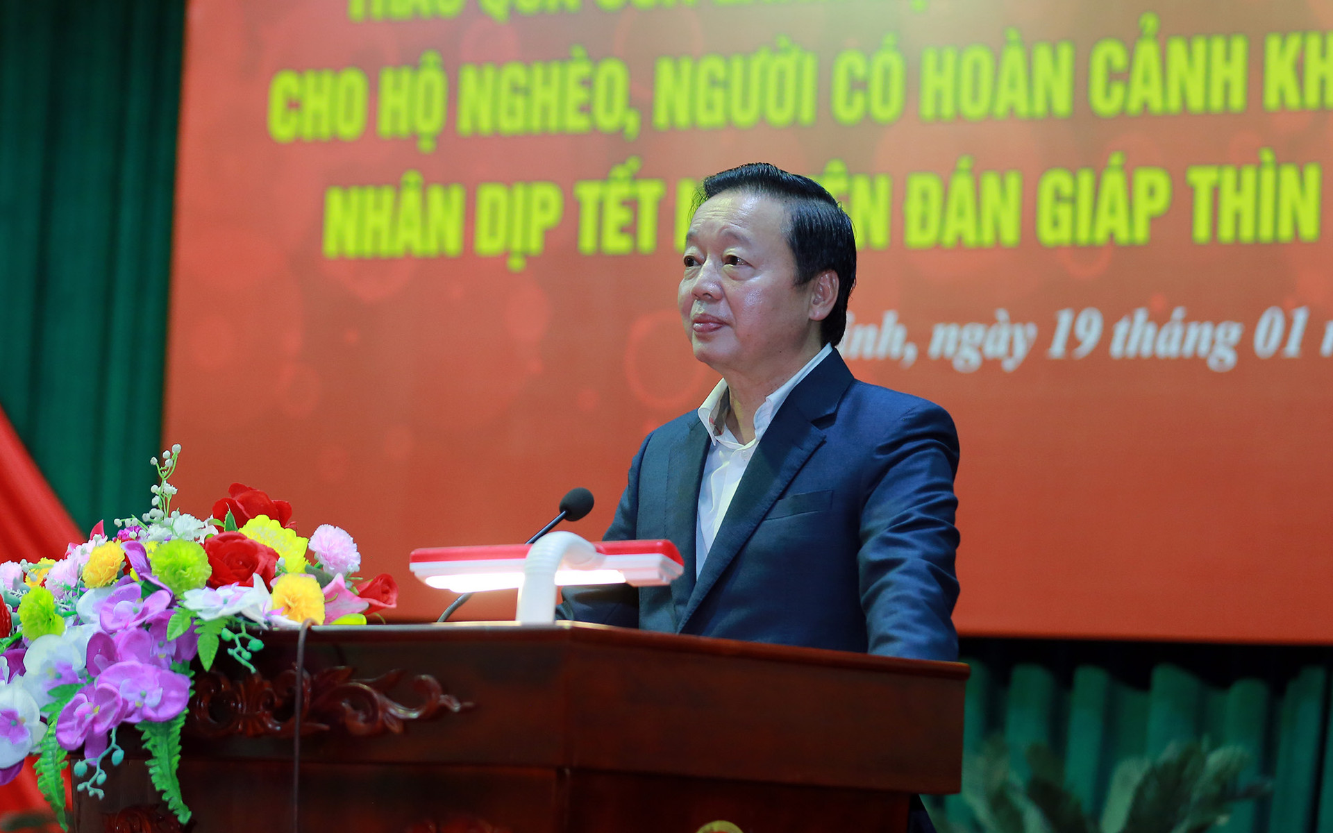 Deputy Prime Minister Tran Hong Ha visited and gave Tet gifts to poor ...