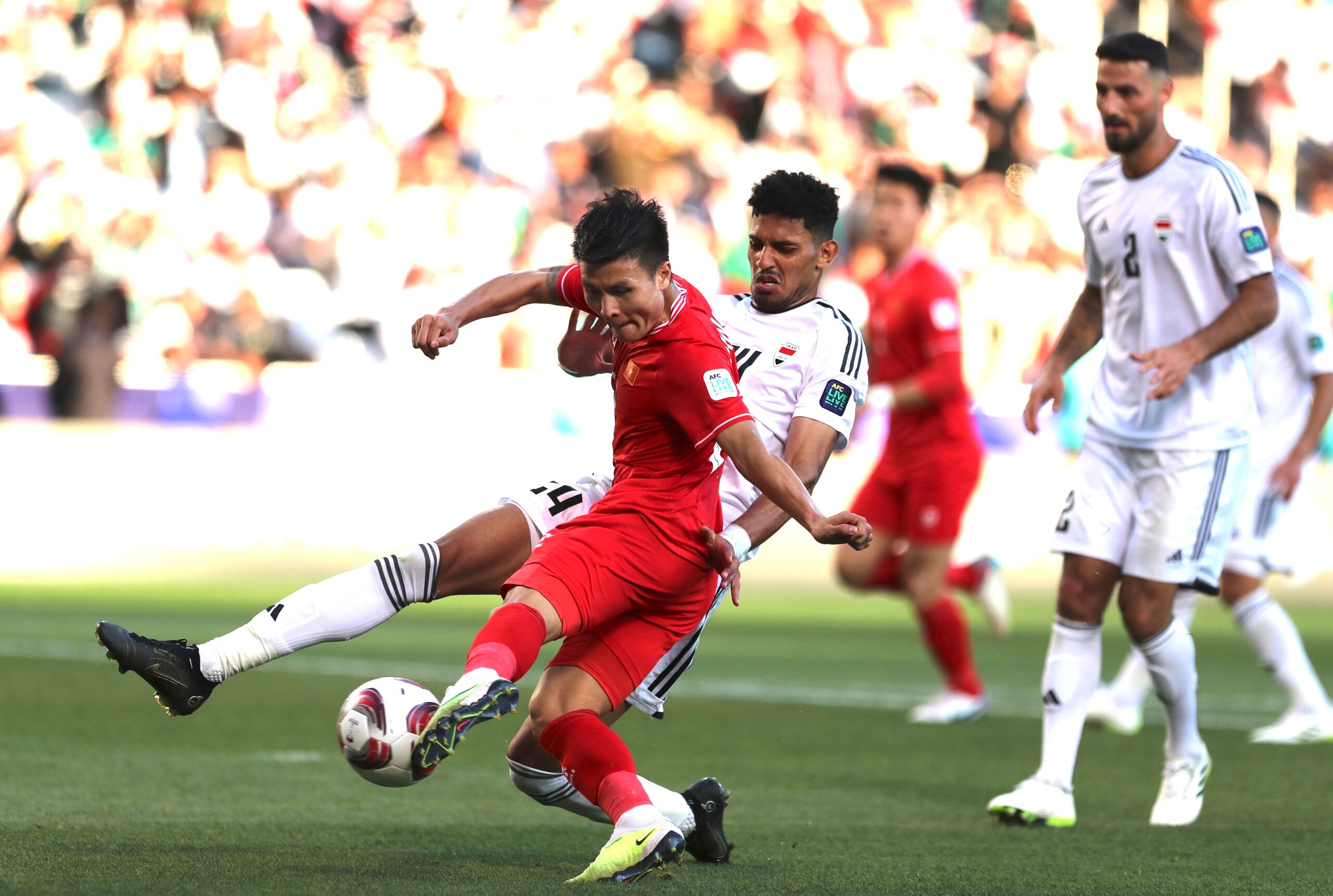 Quang Hải ghi bàn vào lưới đội tuyển Iraq