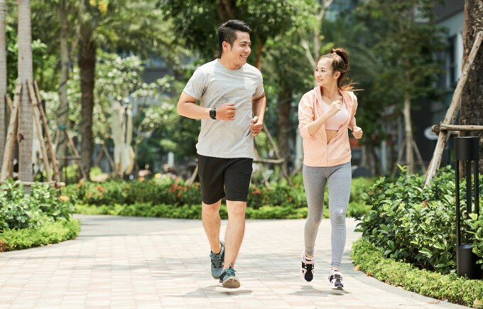 Các hoạt động lặp lại với cường độ cao ở chân khi chạy bộ có thể dẫn đến chấn thương. Ảnh: Freepik