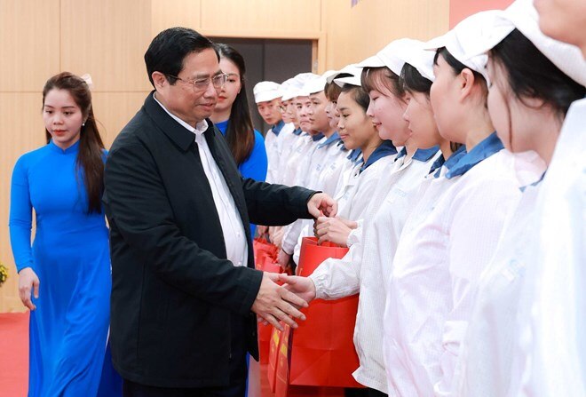 Thủ tướng Chính phủ Phạm Minh Chính tặng quà Tết công nhân lao động tỉnh Hải Dương