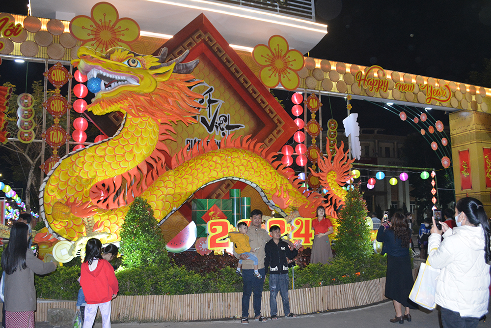 Da Nang's Dragon Bridge will breathe fire throughout the nights during ...