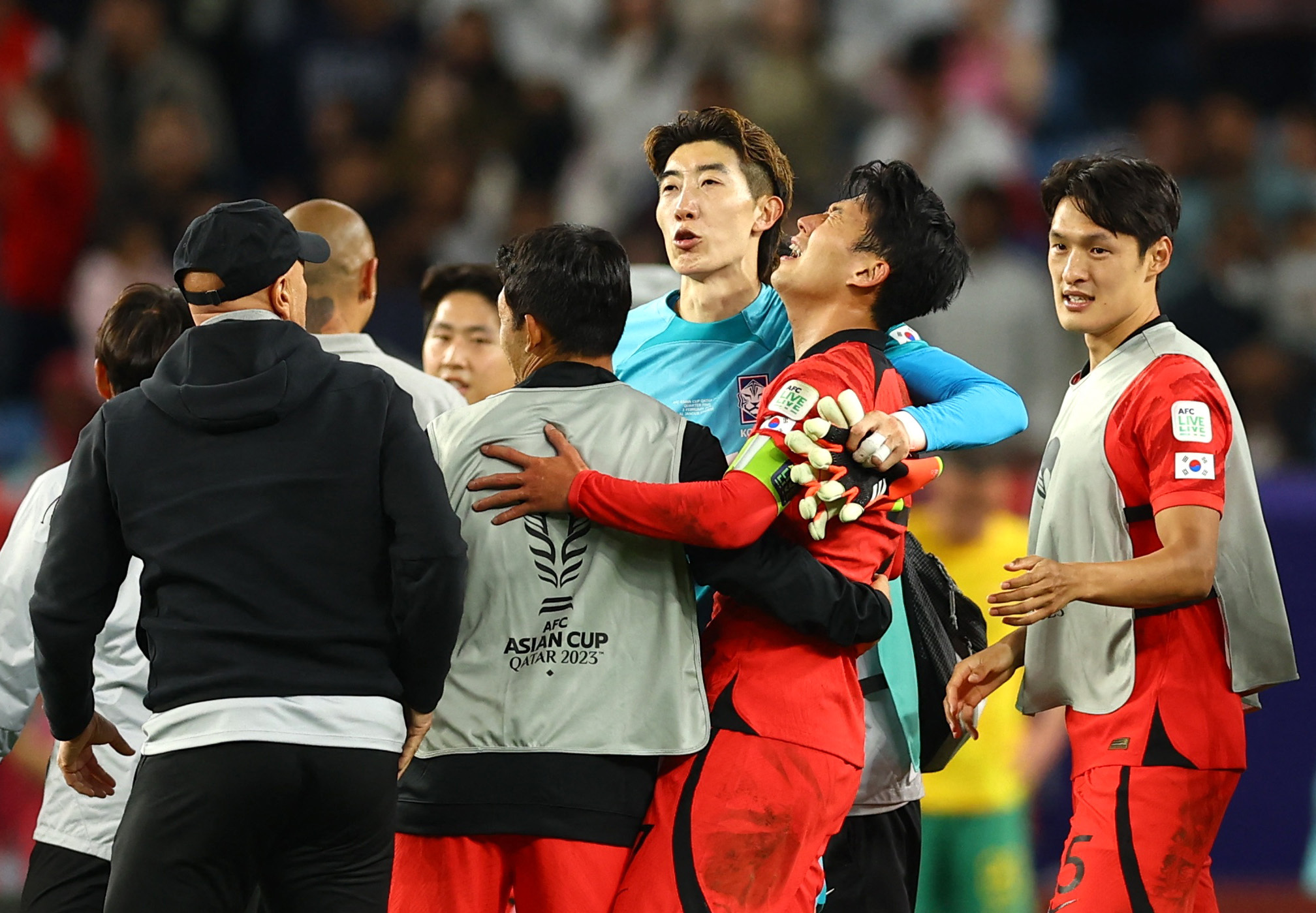 Son Heung-min bật khóc, HLV Klinsmann vui sướng khi đội tuyển Hàn Quốc vào bán kết- Ảnh 2.