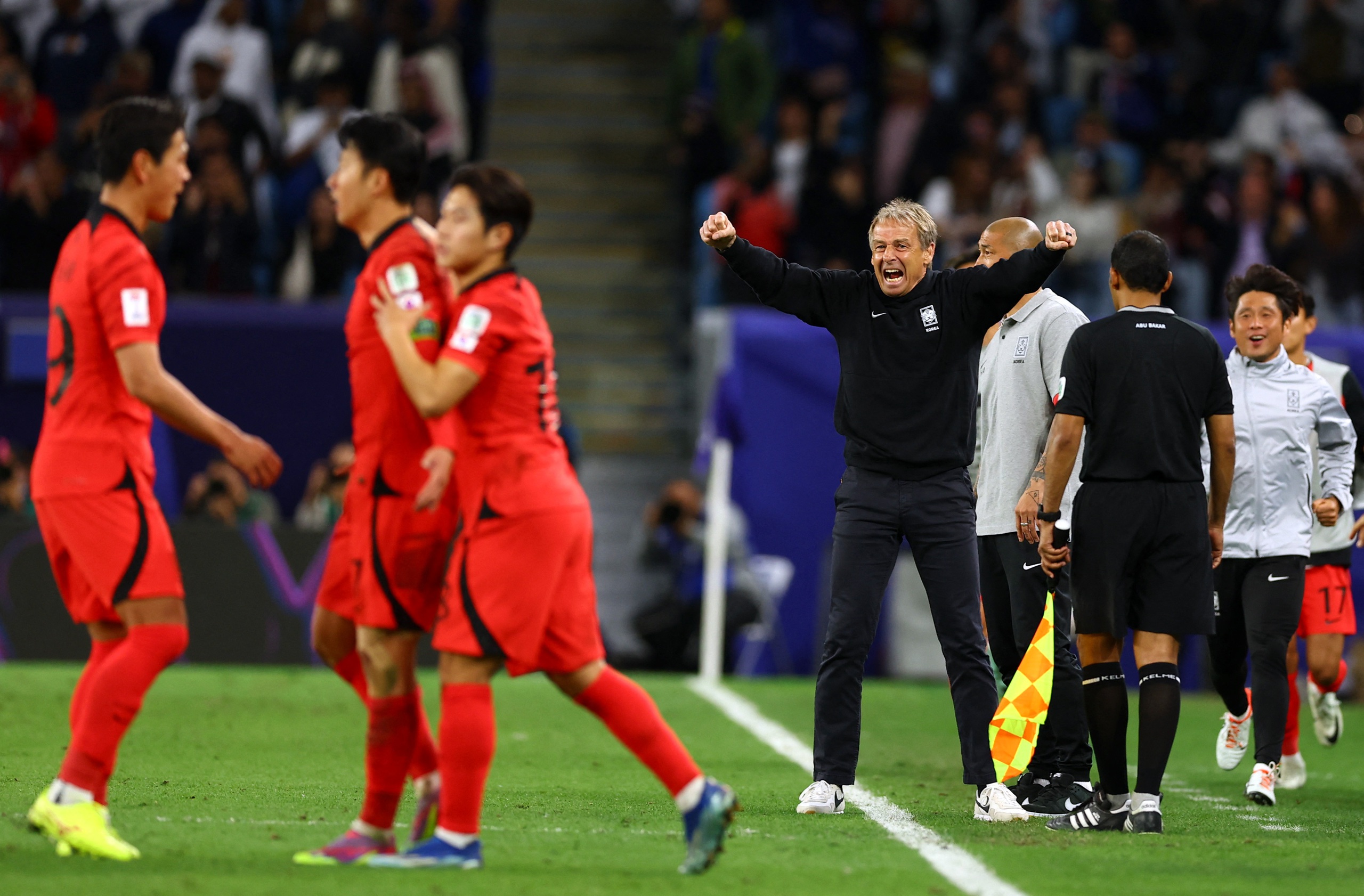 Son Heung-min bật khóc, HLV Klinsmann vui sướng khi đội tuyển Hàn Quốc vào bán kết- Ảnh 4.