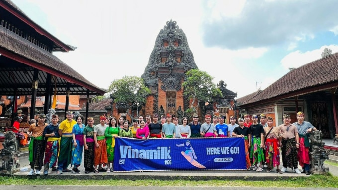Các thành viên gắn bó trên 10 năm với Vinamilk tham gia chuyến team building khám phá Bali (Indonesia trong năm 2023. Ảnh: XIN NGUỒN