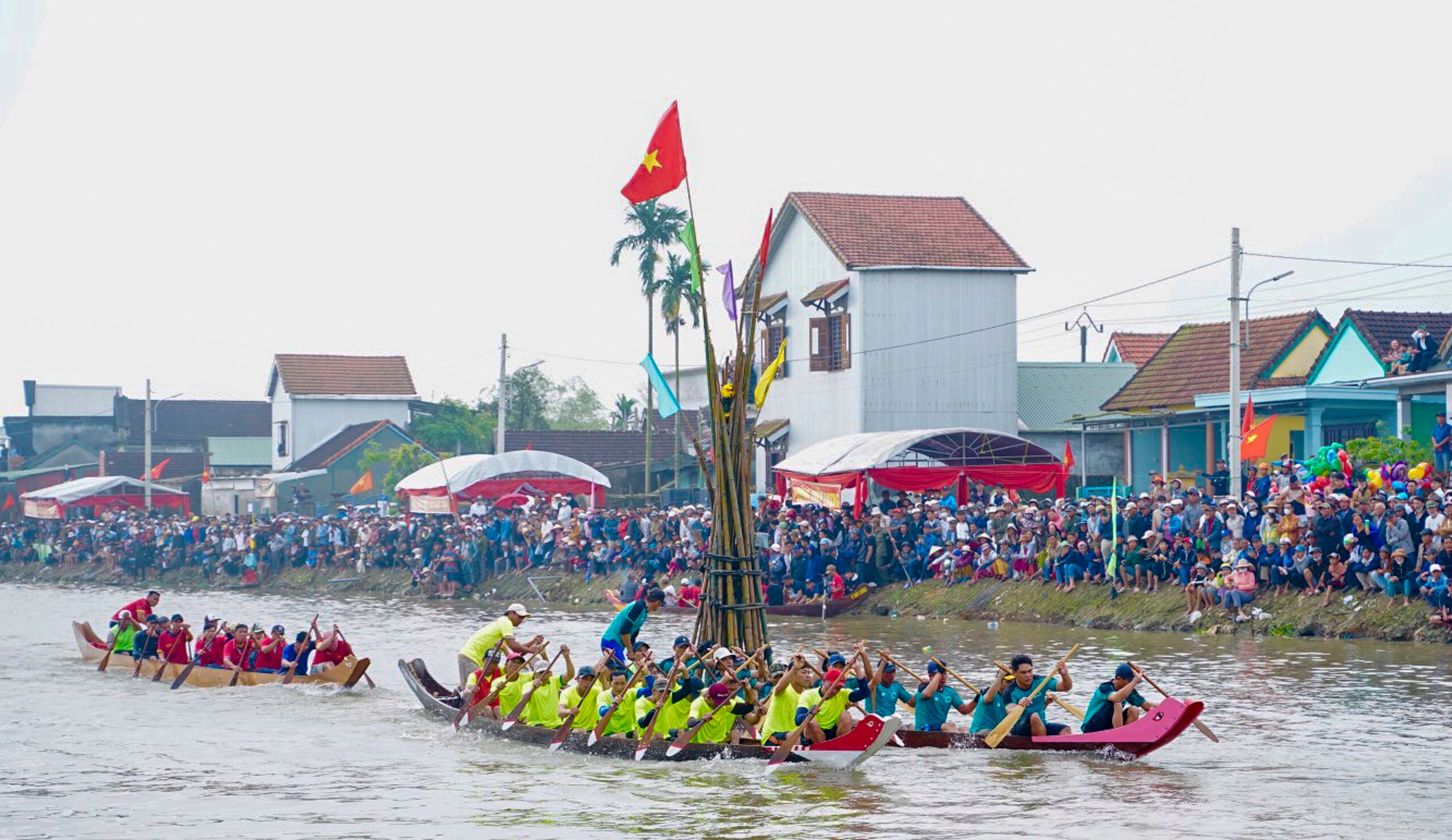 Từng bừng giải đua trải truyền thống trên sông Lợi Nông - Ảnh 6.