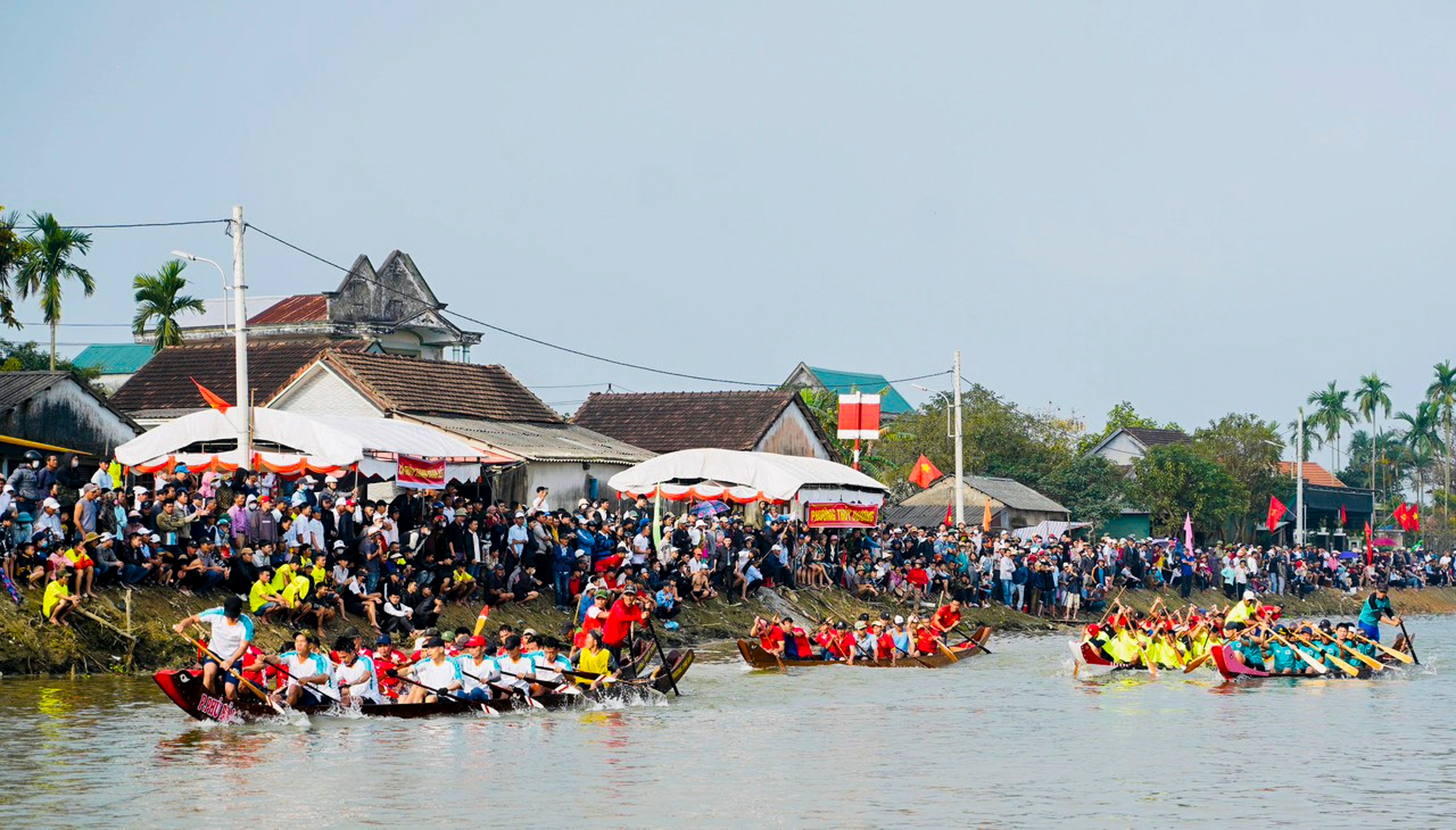 Từng bừng giải đua trải truyền thống trên sông Lợi Nông - Ảnh 9.