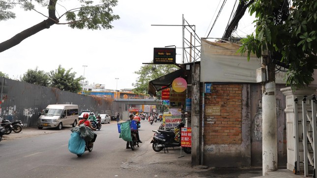 Người dân hối hả tháo dỡ nhà để mở rộng đường vào ga T3 sân bay Tân Sơn Nhất ảnh 6