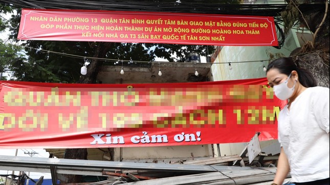 Người dân hối hả tháo dỡ nhà để mở rộng đường vào ga T3 sân bay Tân Sơn Nhất ảnh 7