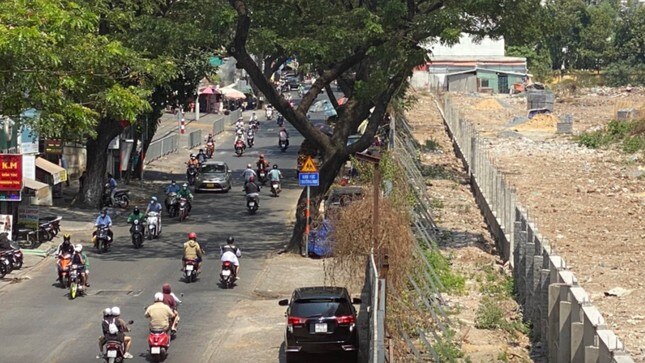 Người dân hối hả tháo dỡ nhà để mở rộng đường vào ga T3 sân bay Tân Sơn Nhất ảnh 8