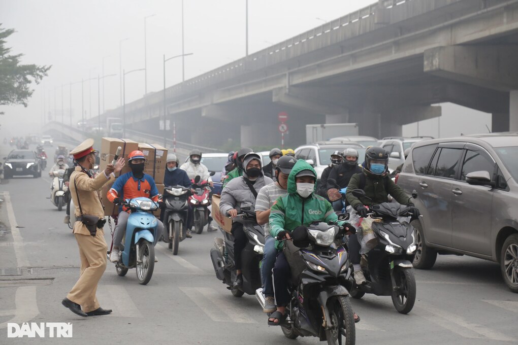 CSGT Hà Nội khuyến cáo người dân di chuyển trong thời tiết sương mù - 3