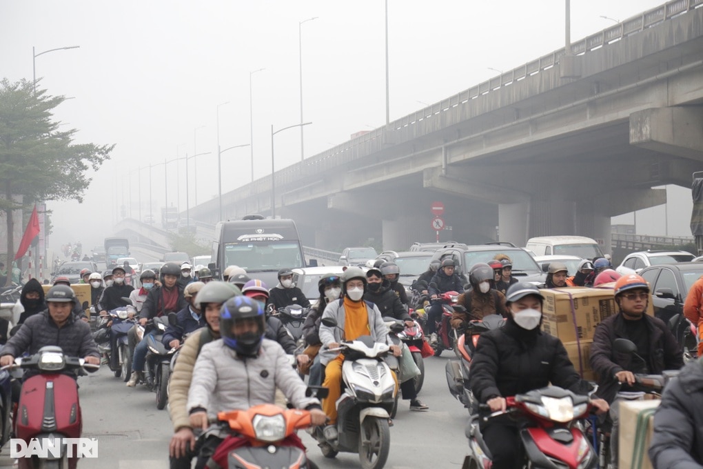 CSGT Hà Nội khuyến cáo người dân di chuyển trong thời tiết sương mù - 1