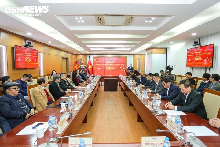 Toàn cảnh buổi gặp mặt nguyên lãnh đạo Đài Tiếng nói Việt Nam qua các thời kỳ.
