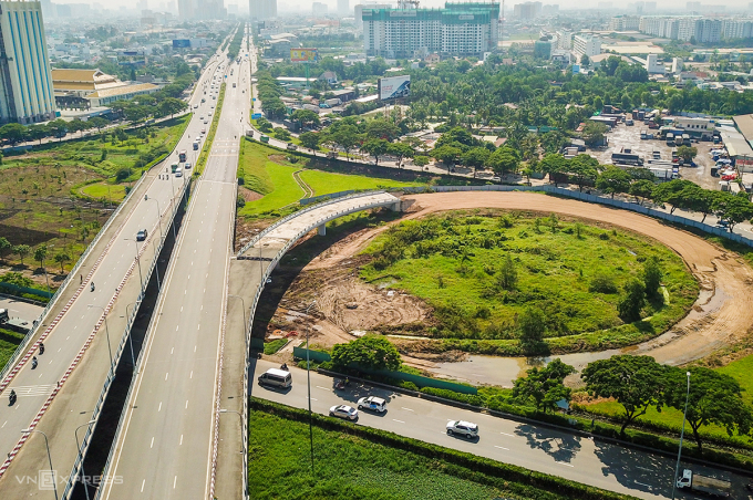 The road project connecting Ho Chi Minh City with the expressway faces ...