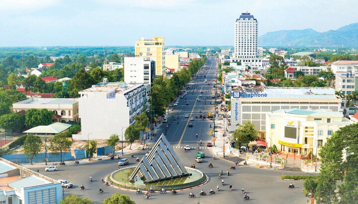 Tuyến đường 30/4, thành phố Tây Ninh được mở rộng 6 làn xe. (Ảnh: Báo Tây Ninh)