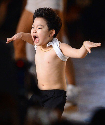 Cậu bé gốc Việt đóng MV 5 tỷ view 'Gangnam Style' giờ ra sao? ảnh 8