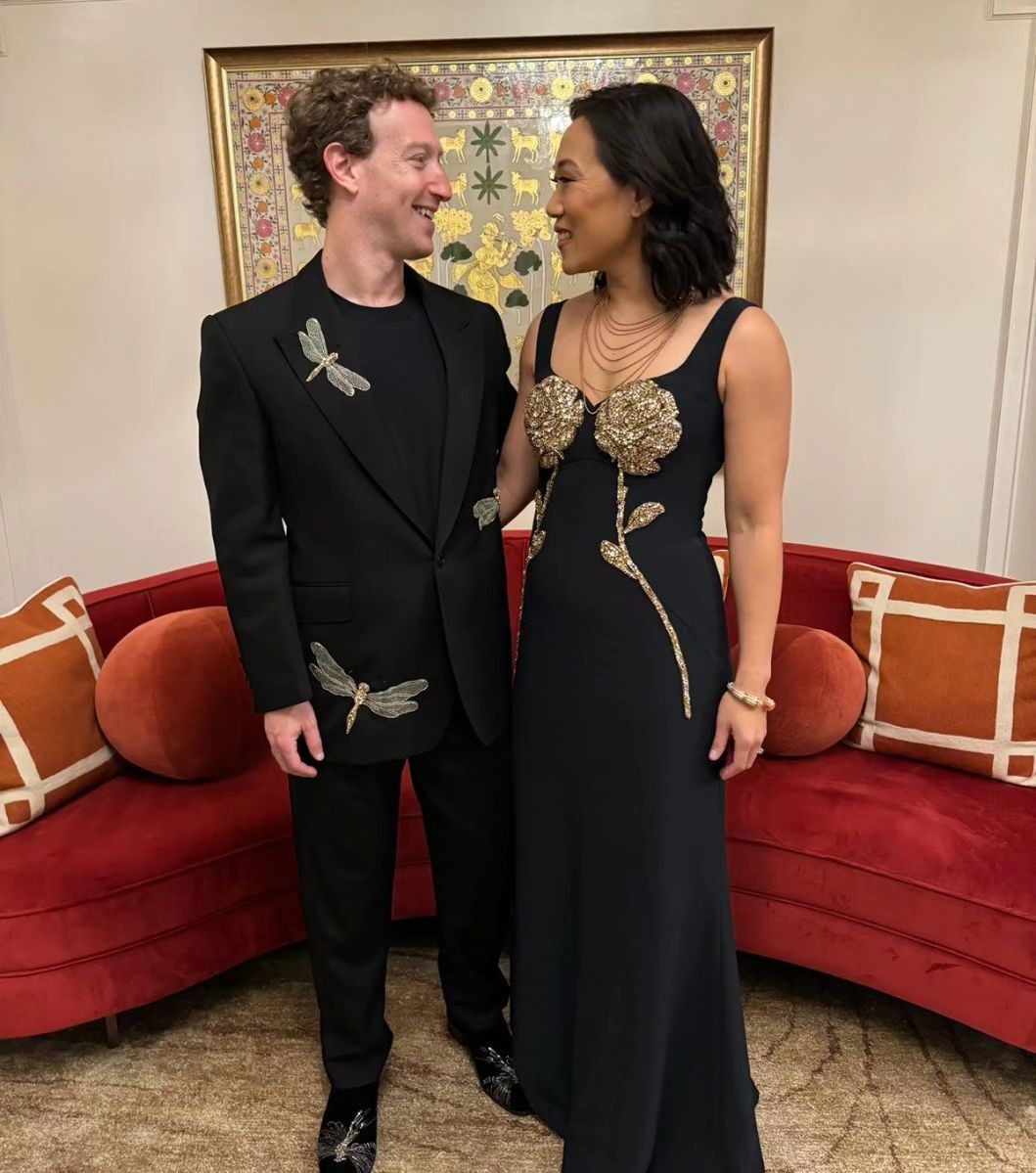 Ông chủ Facebook Mark Zuckerberg và vợ gây chú ý ở tiệc cưới 120 triệu USD ảnh 2