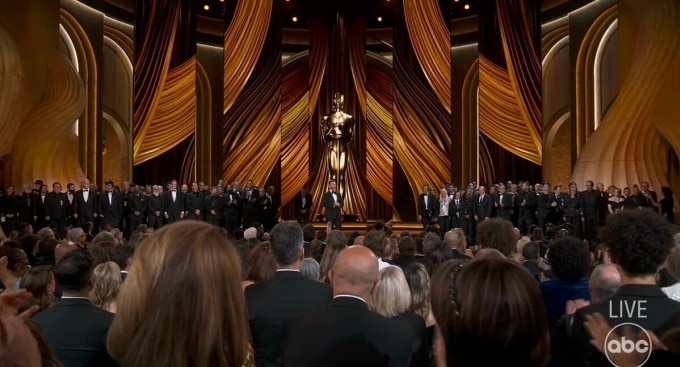 Các nhà làm phim cùng lên sân khấu Oscar 2024. Ảnh: Youtube Jimmy Kimmel Live
