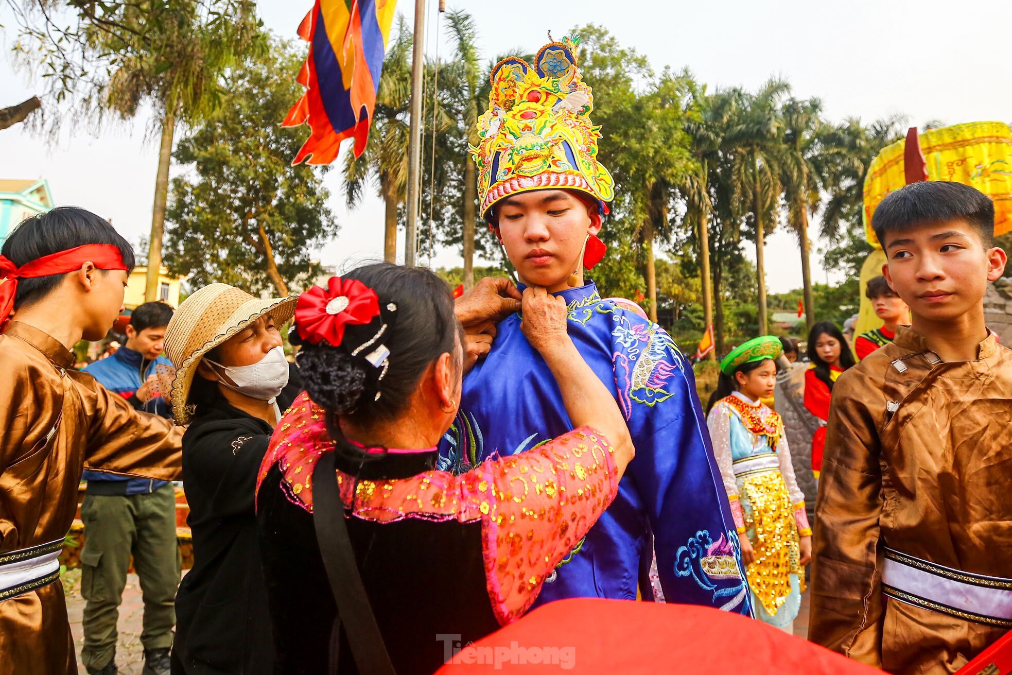 Xem nam nhân thi nhau trổ tài để kén rể tại lễ hội ở Hà Nội ảnh 20