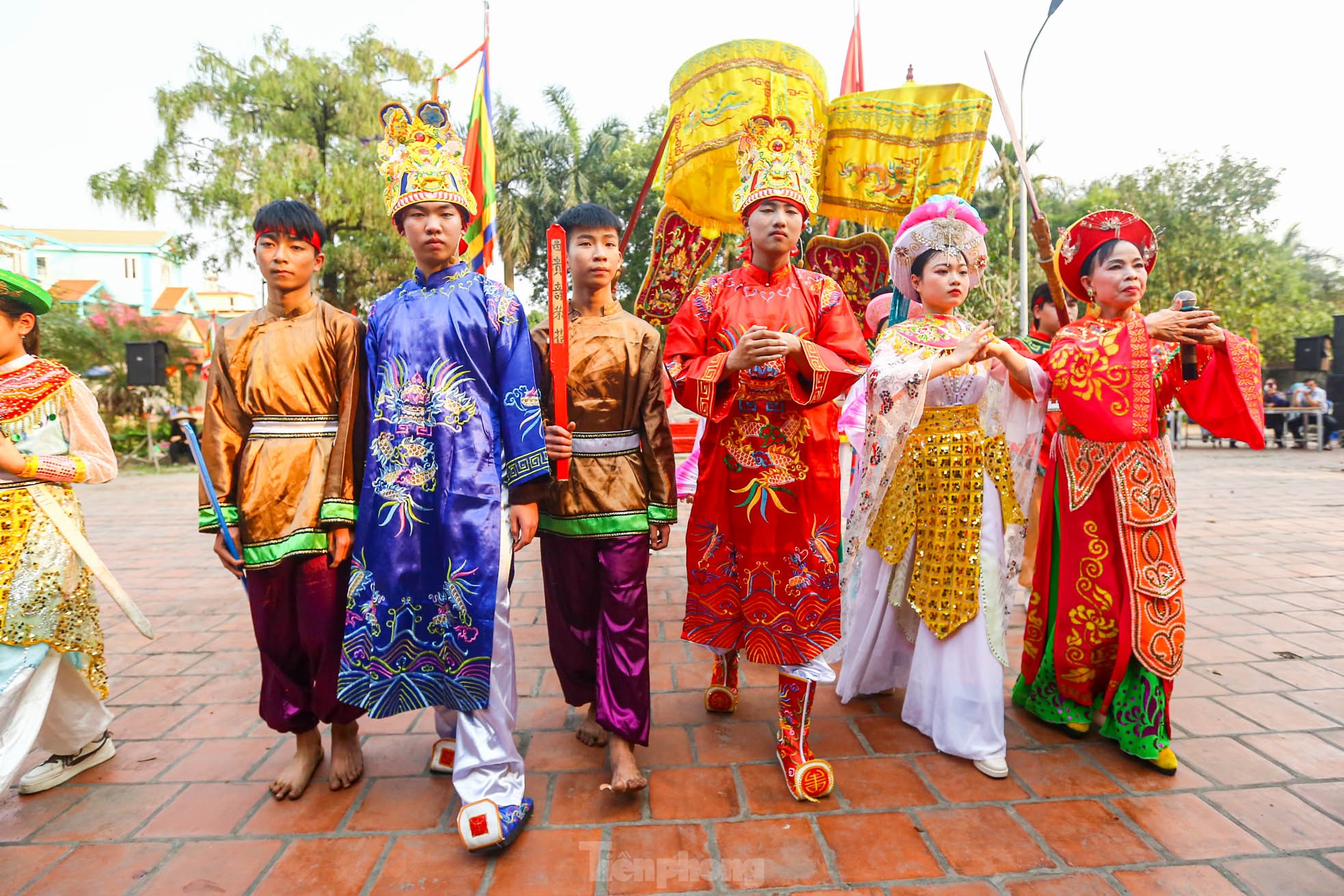 Xem nam nhân thi nhau trổ tài để kén rể tại lễ hội ở Hà Nội ảnh 21