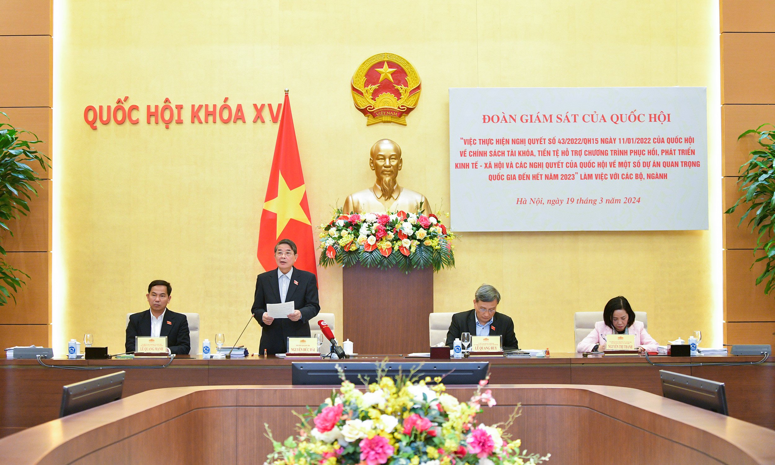 Vice Chairman of the National Assembly Nguyen Duc Hai chaired the ...