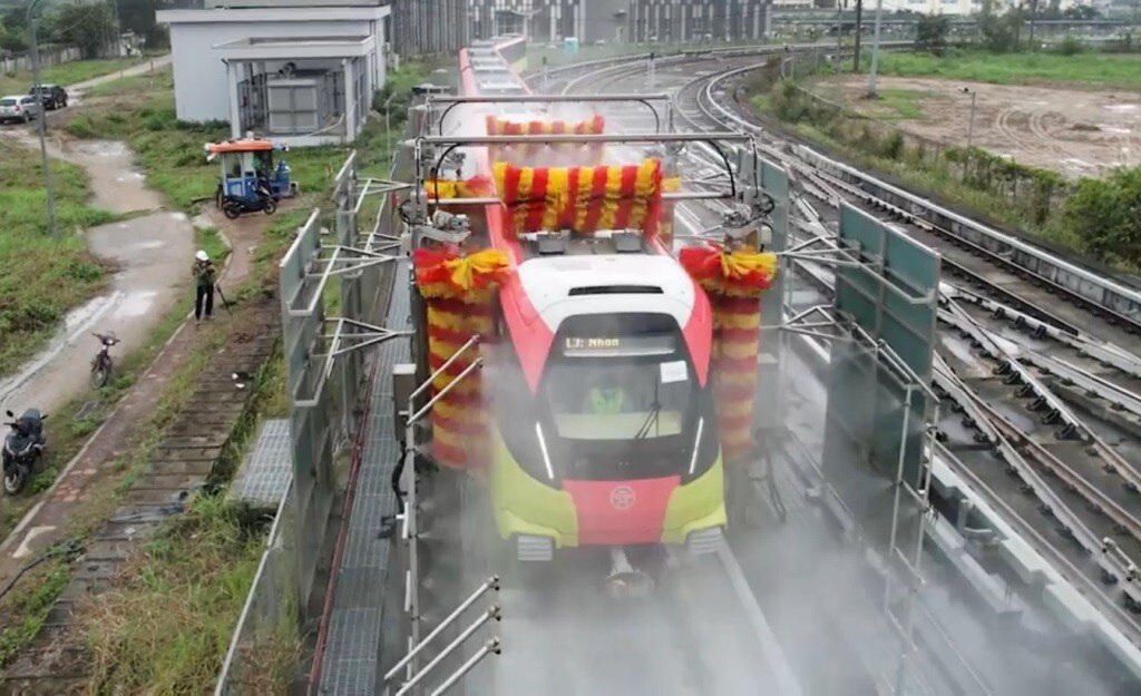 Ngắm công nghệ rửa tàu tự động của metro Nhổn - Ga Hà Nội ảnh 6