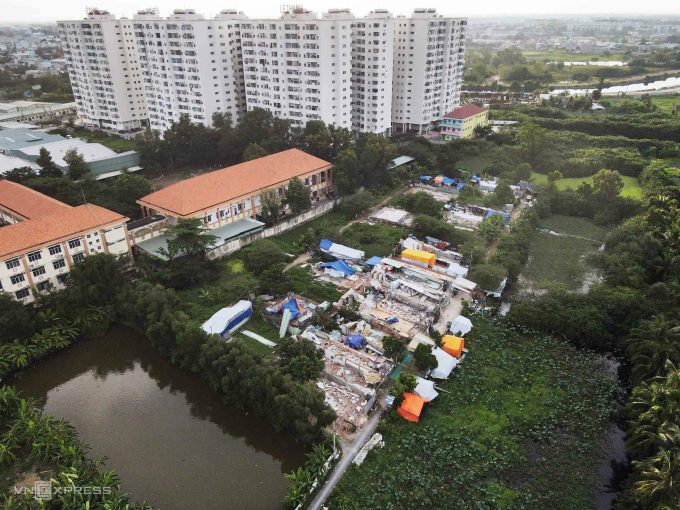 Hơn 20 căn xây trái phép trên đất nông nghiệp sau khu vực trường THPT Bình Tân, trên đường Hồ Văn Long, đã bị cưỡng chế tháo dỡ. Ảnh: Thanh Tùng