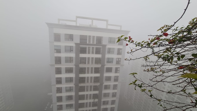 Ô nhiễm không khí nhìn từ căn hộ của anh Ma Kiên Nghị sáng 12/3, ở Hai Bà Trưng, Hà Nội. Ảnh: Ma Kiên Nghị