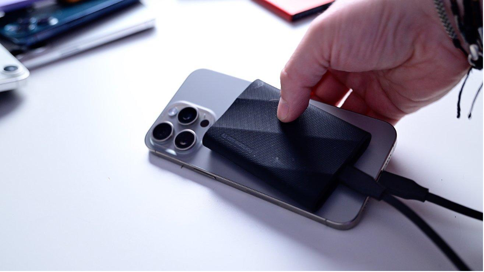 Ổ cứng di động SSD T9 của Samsung giúp tăng khả năng lưu trữ thiết bị iPhone- Ảnh 1.