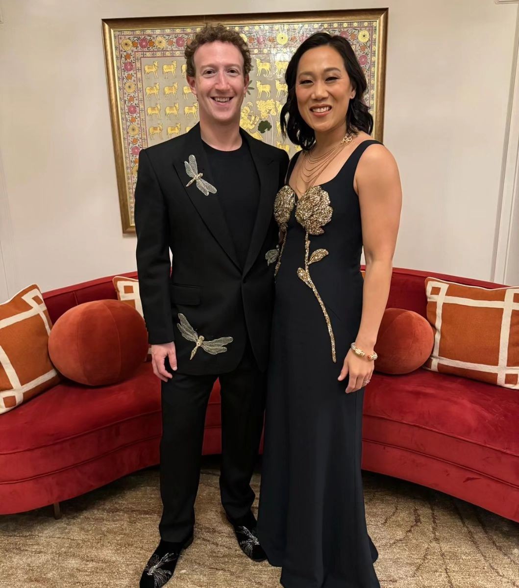 Ông chủ Facebook Mark Zuckerberg và vợ gây chú ý ở tiệc cưới 120 triệu USD ảnh 1