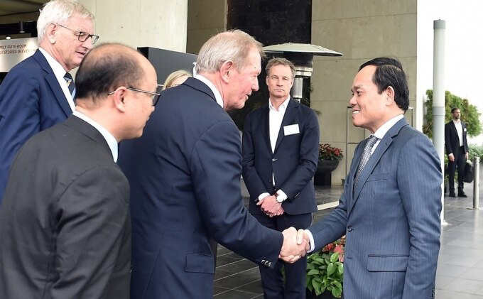 Phó thủ tướng Trần Lưu Quang gặp các lãnh đạo tập đoàn khu vực Bắc Âu, bên lề hội nghị đầu tư, ngày 12/3. Ảnh: VGP