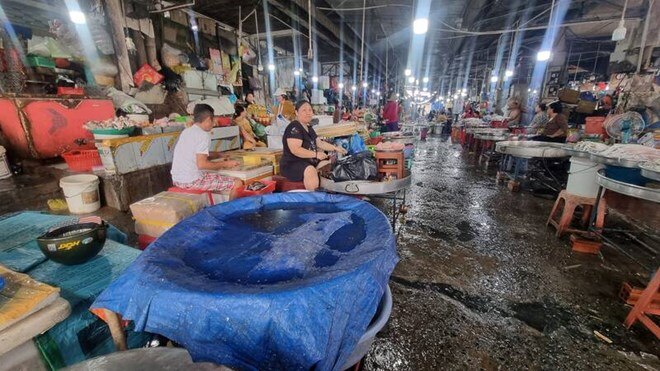 Sức mua giảm gần 50%, tiểu thương chợ truyền thống ở Vĩnh Long ngưng bán
