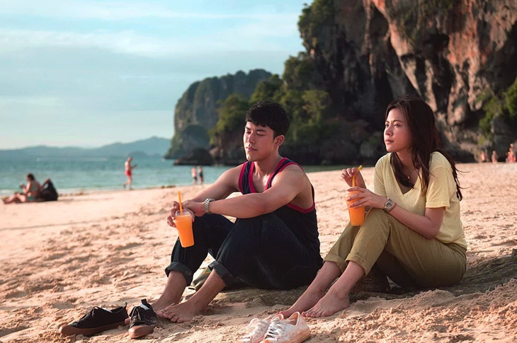 Gink (vai Pimchanok Leuwisetpaiboon, phải,) và Palm (Naphat Siangsomboon) trong phim Friend Zone, một bộ phim chiếu rạp nổi tiếng của Thái - Ảnh: IMDb