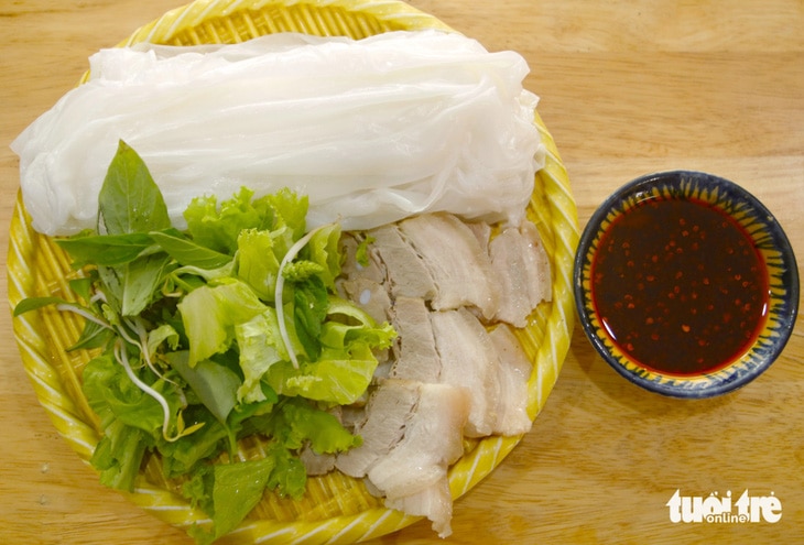 Bánh ướt Phương Lang là một trong những đặc sản Quảng Trị  - Ảnh: HỒ LAM