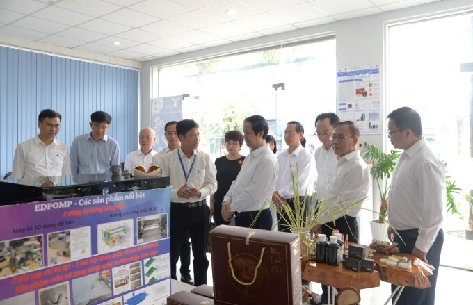 Bộ Trưởng Bộ Giáo dục và Đào tạo Nguyễn Kim Sơn thăm Trường Đại học Thủ Dầu Một. Ảnh: Trường Đại học Thủ Dầu Một