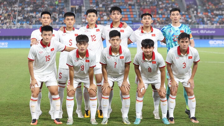 U23 Việt Nam tập huấn ở Tajikistan để chuẩn bị cho vòng chung kết U23 châu Á 2024.