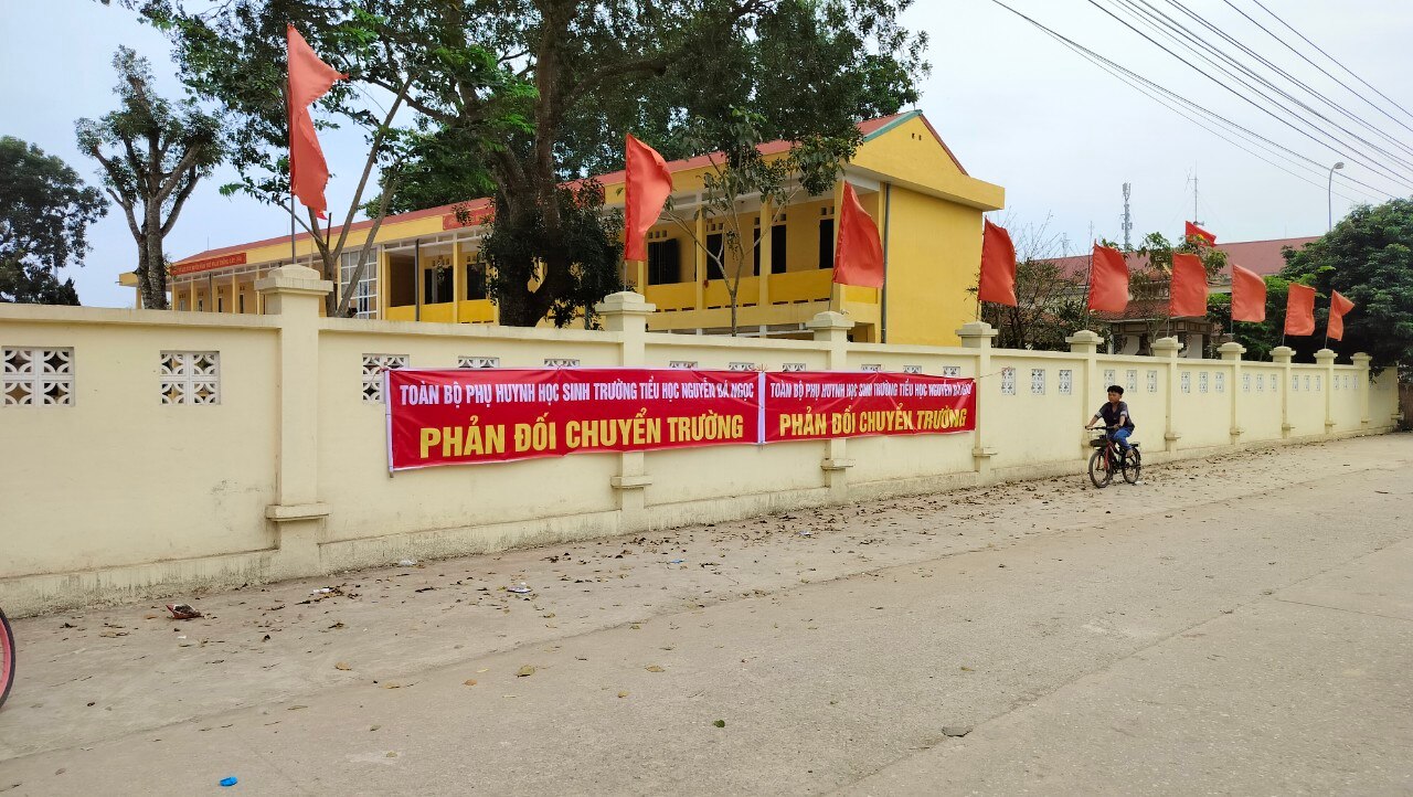 Thanh Hóa tạm dừng sáp nhập Trường tiểu học Nguyễn Bá Ngọc- Ảnh 2.
